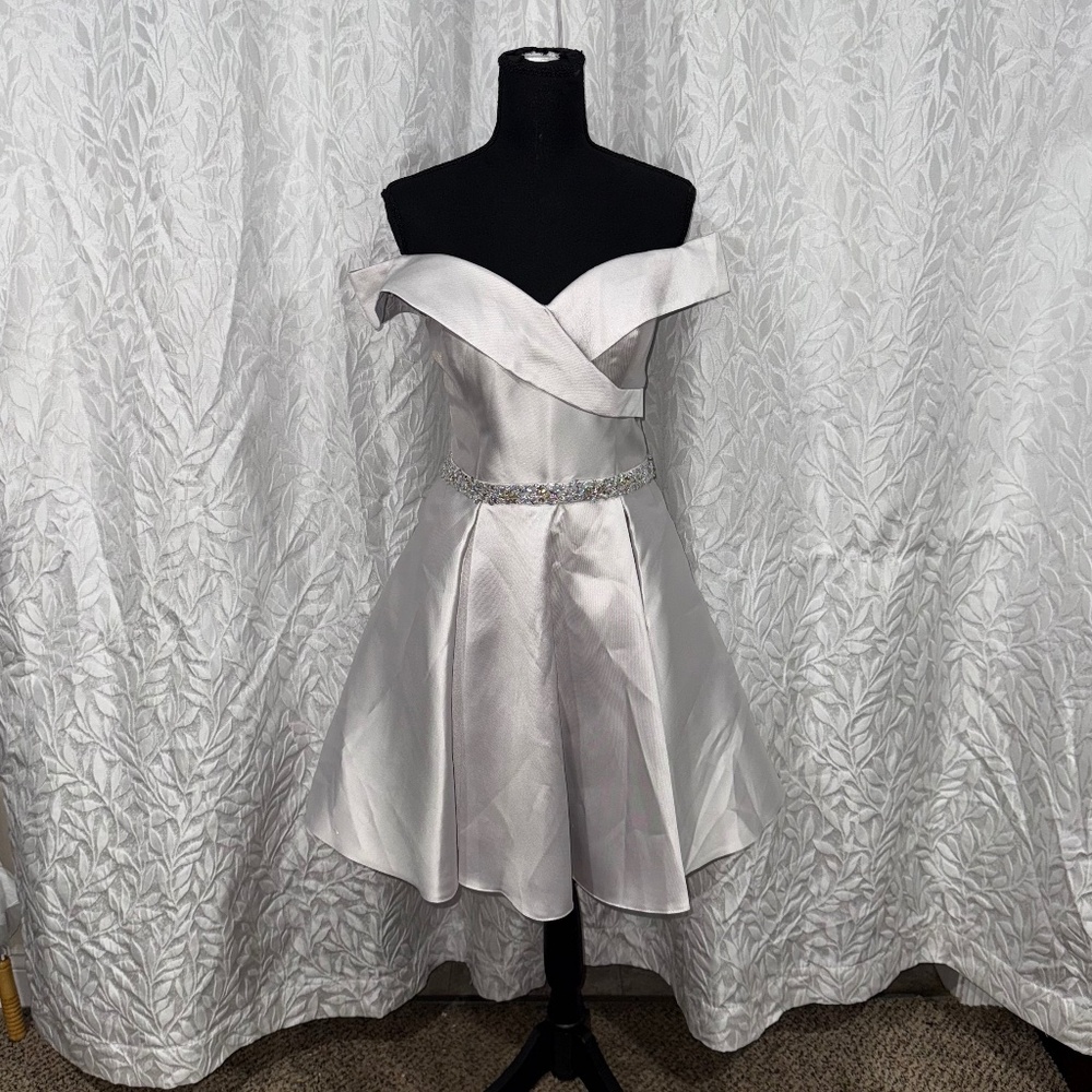 Star box size large silver gray style 81034 of the shoulder fit to flair dress